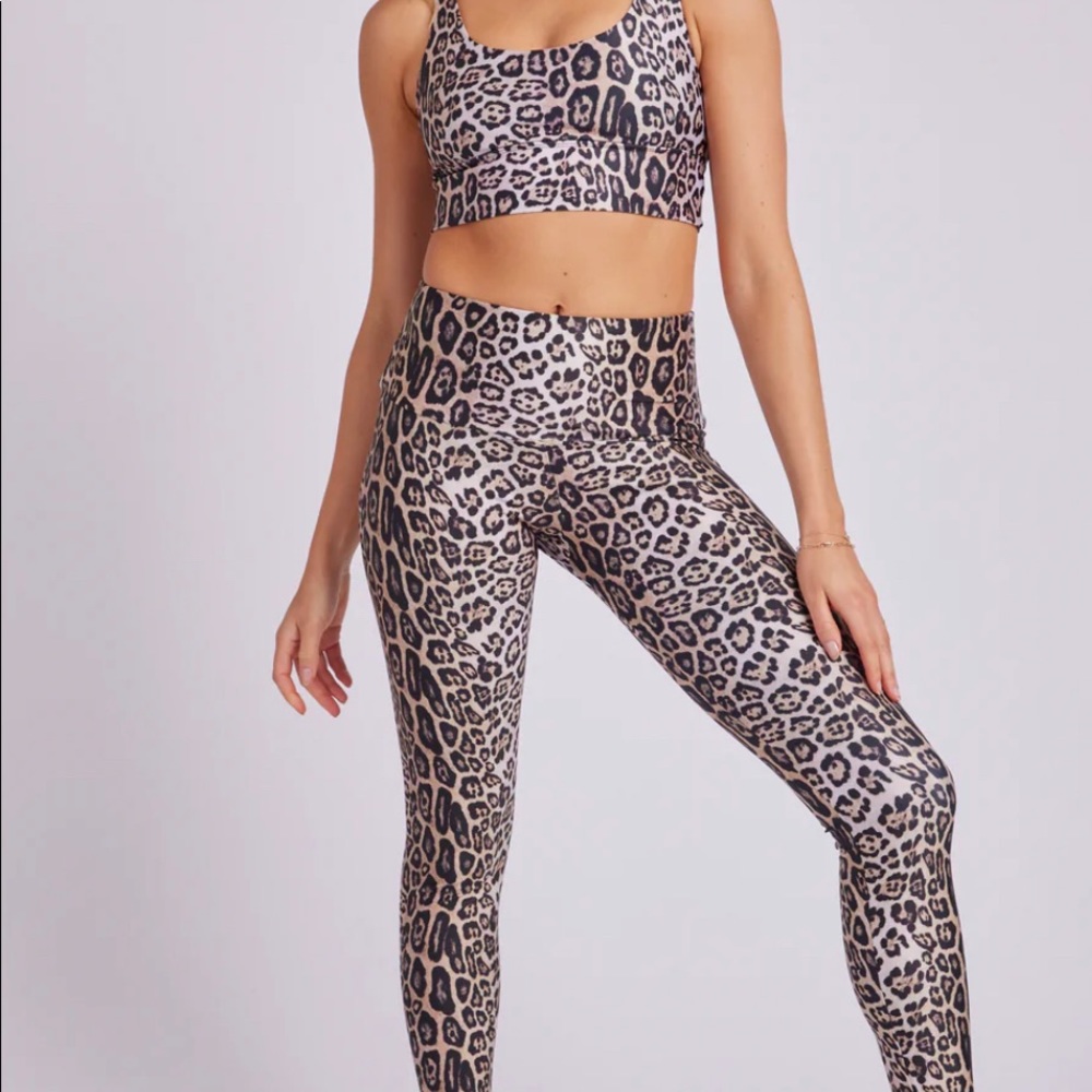 Onzie High Rise Long leopard legging only worn a few times- size M/L